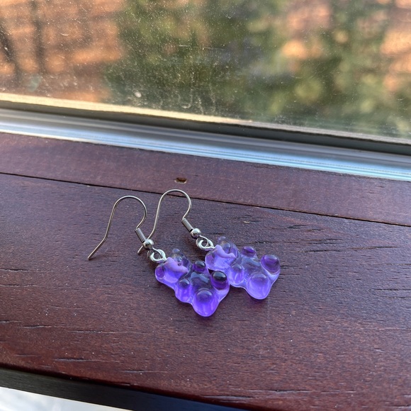 Purple gummy bear earrings - Picture 5 of 5